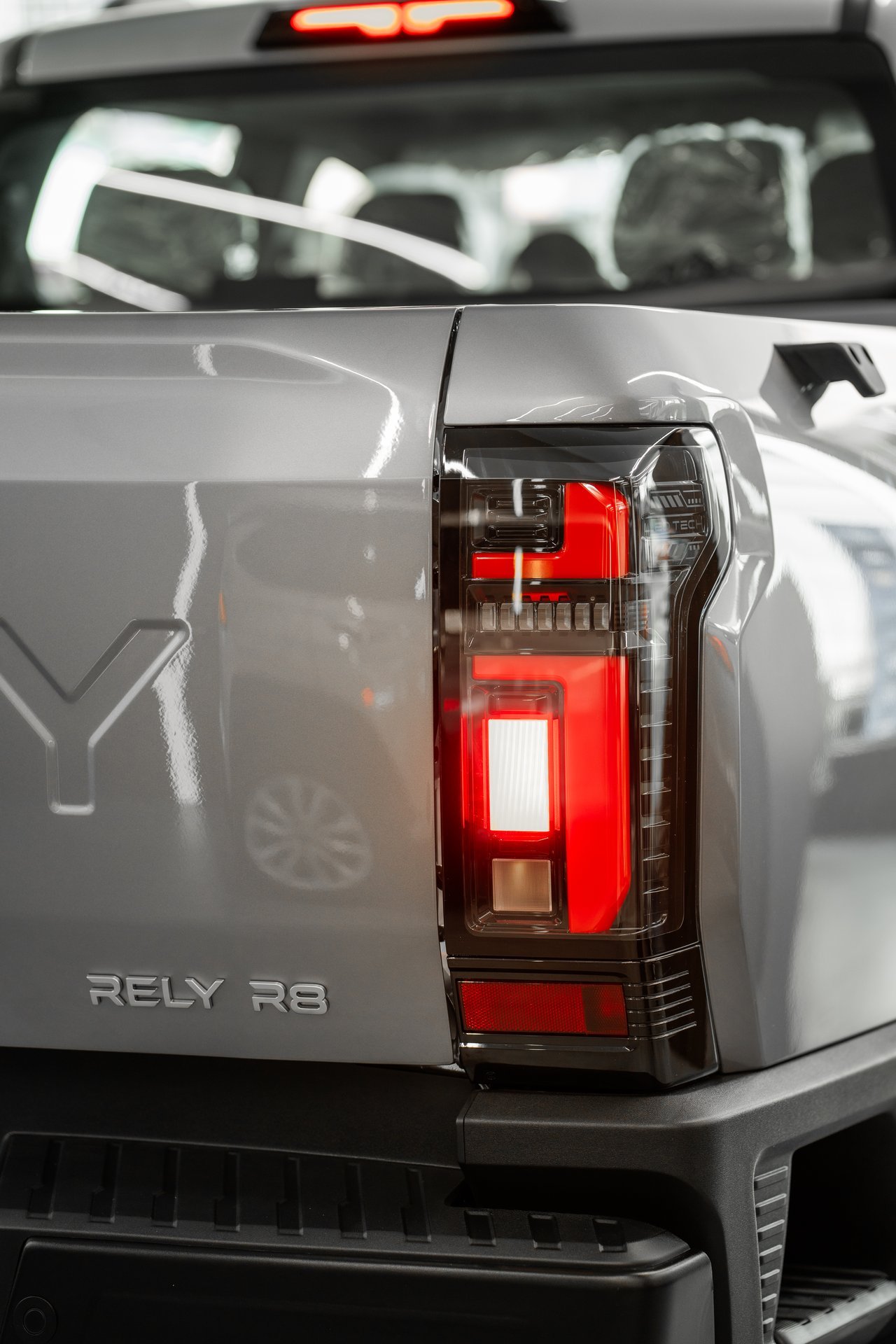 Rely R8 Gris Showroom Completa