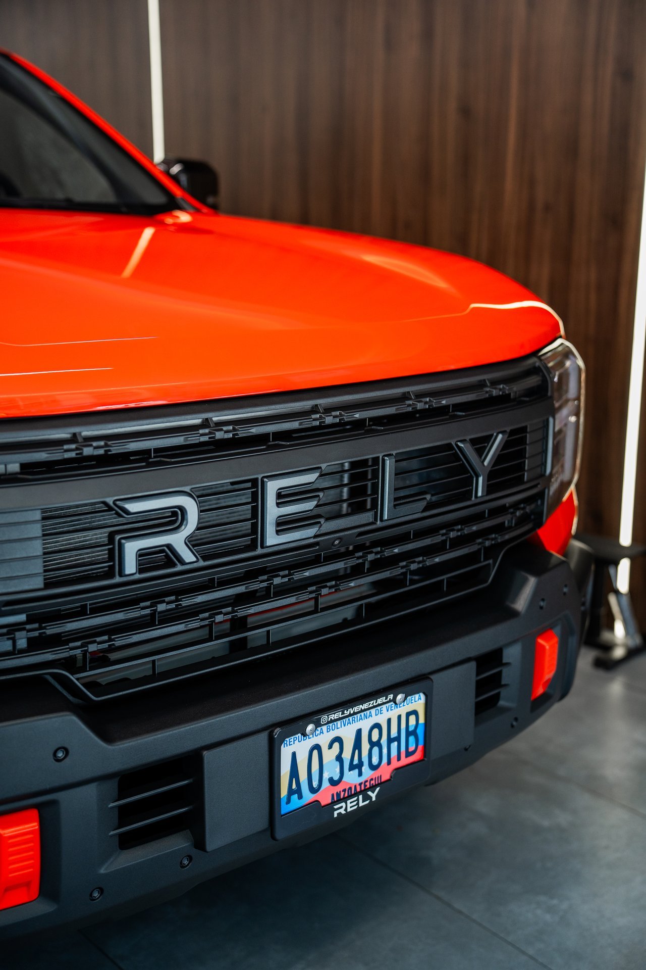 Rely R8 Naranja Frontal