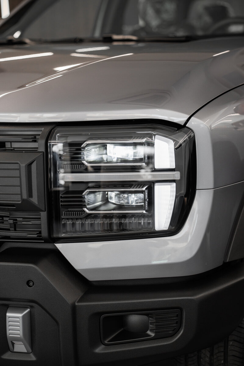 RELY R8 Gris Interior - Pantalla y Tablero